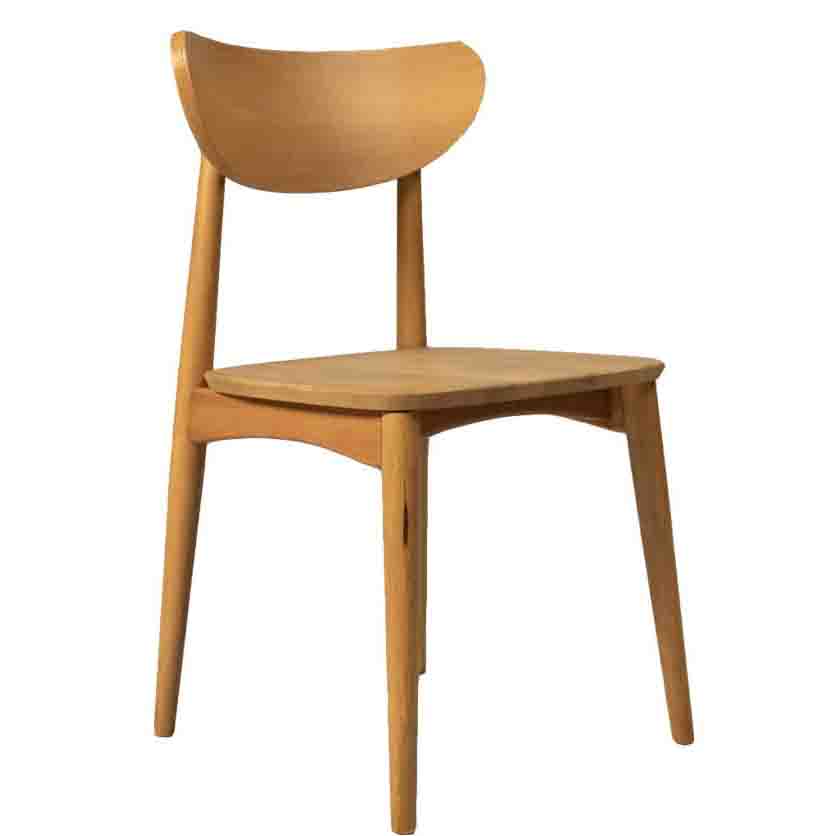 silla nórdica de madera con patas torneadas